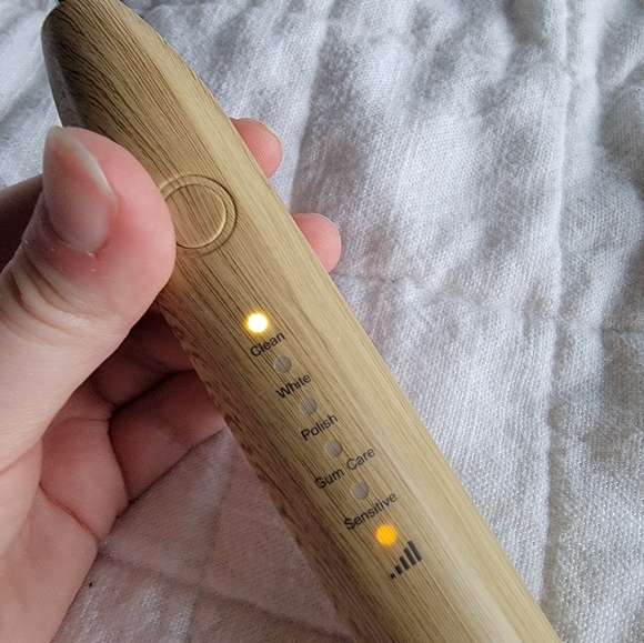 Sustainable Tomorrow Electric Toothbrush - Picture 3 of 4